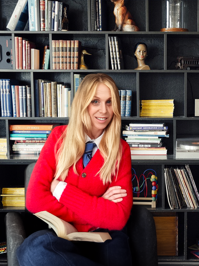 Julia Lassen – branding and digital marketing specialist portrait.